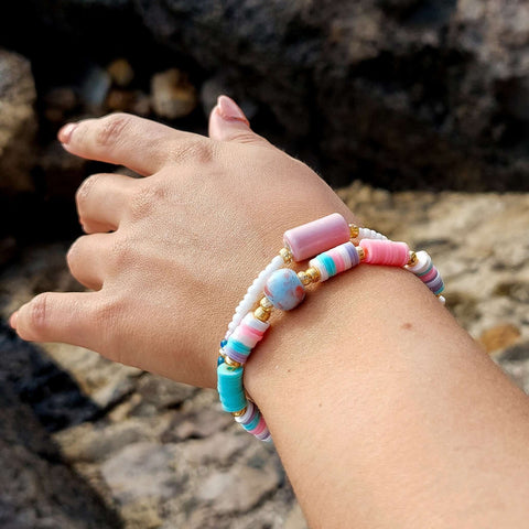 Handmade beaded bracelet perfect for matching and pair for summer vibes ☀️  With acrylic beads, nylon thread and stainless steal hook. 